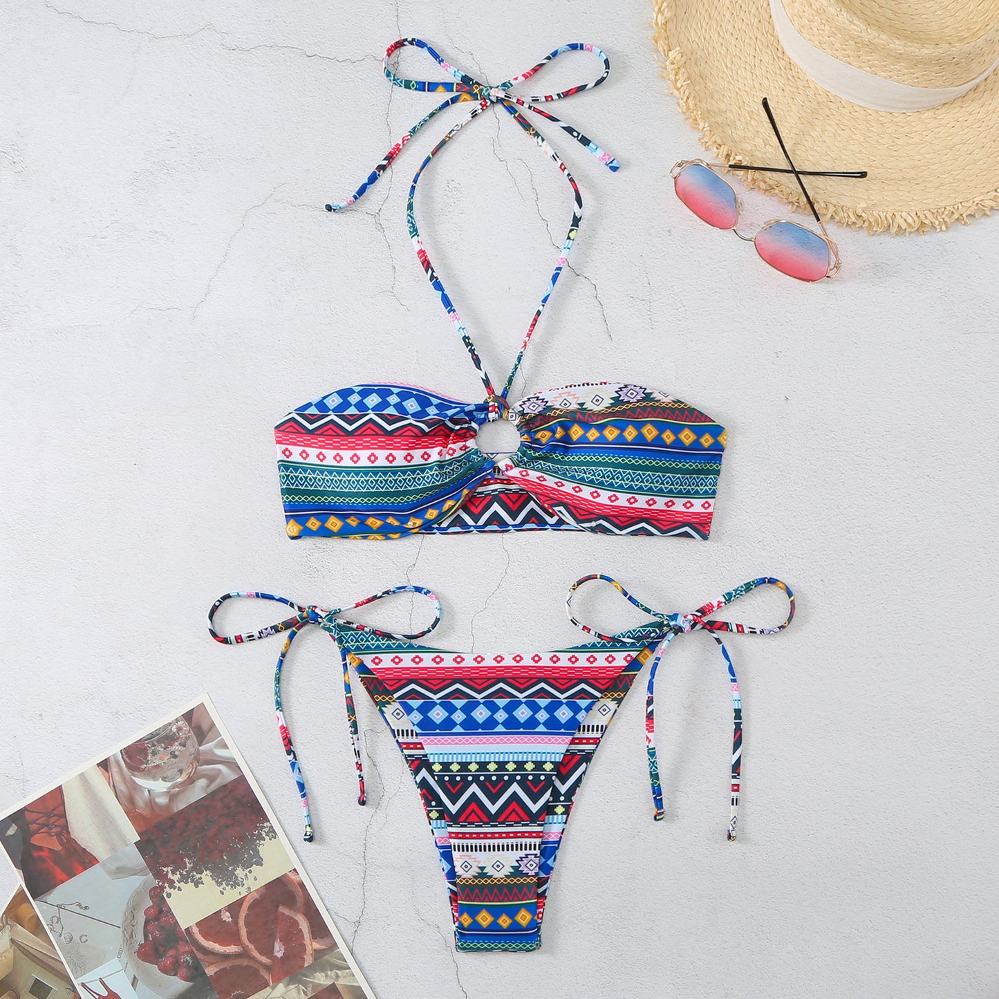 Neckholder-Bikini mit Schlitz