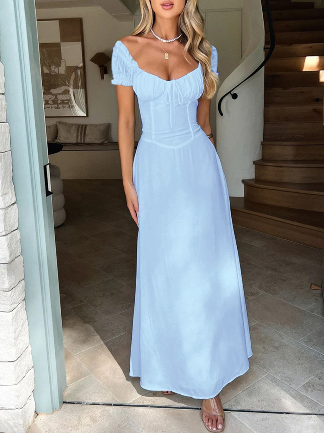 Devine Maxikleid mit Herzausschnitt und kurzen Ärmeln