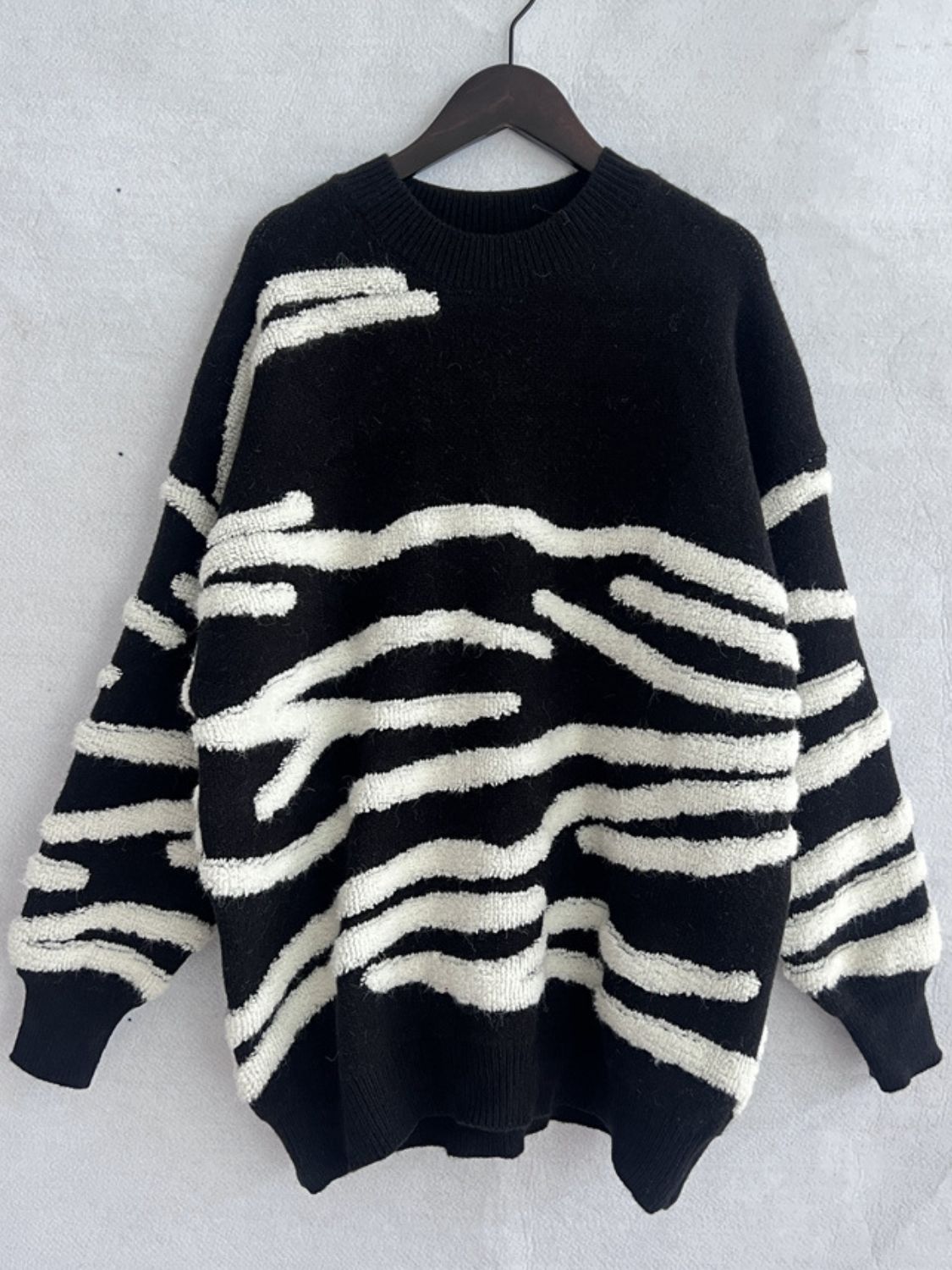 Contrast Round Neck Long Sleeve Sweater - Siennasass