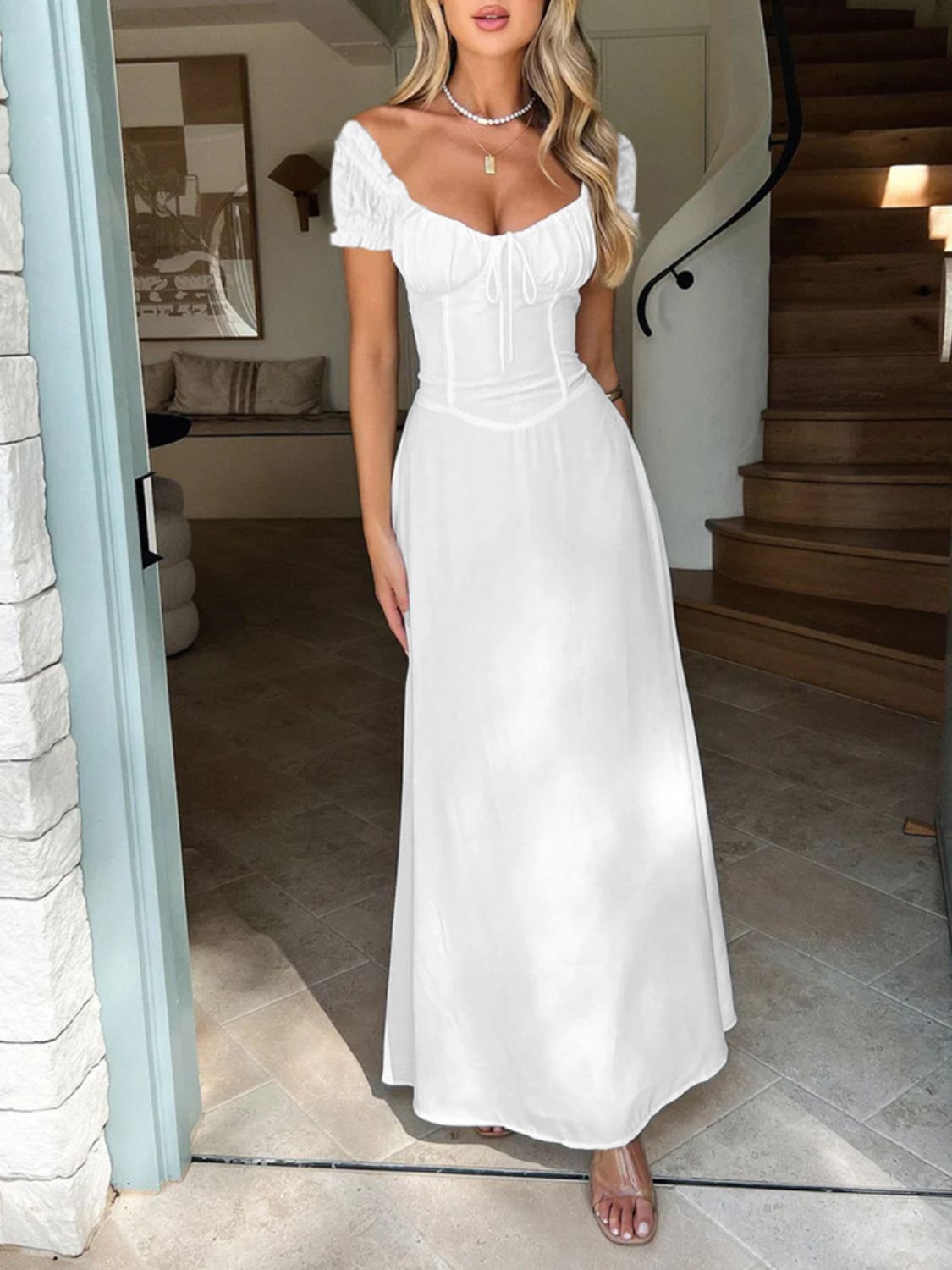 Devine Maxikleid mit Herzausschnitt und kurzen Ärmeln