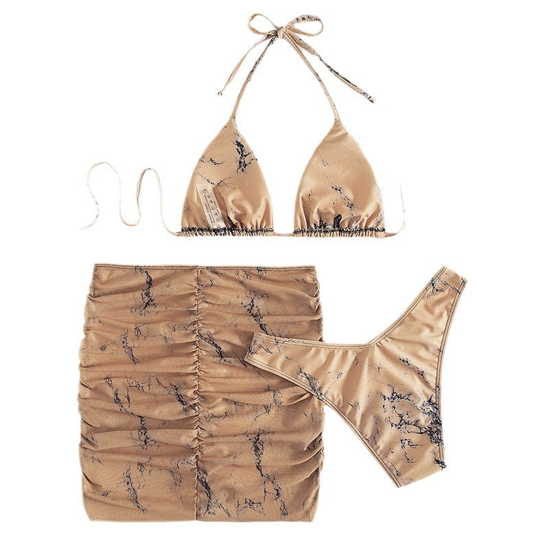 Dreiteiliger Bikini mit geteiltem Schnitt