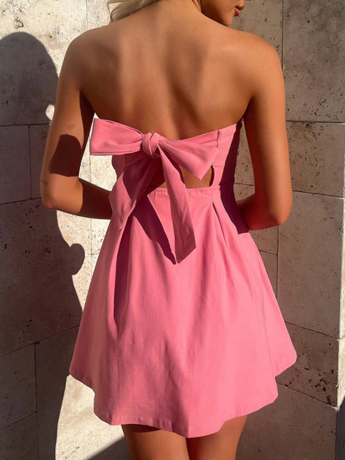 Devine Mini-Tube-Kleid mit Schleife hinten