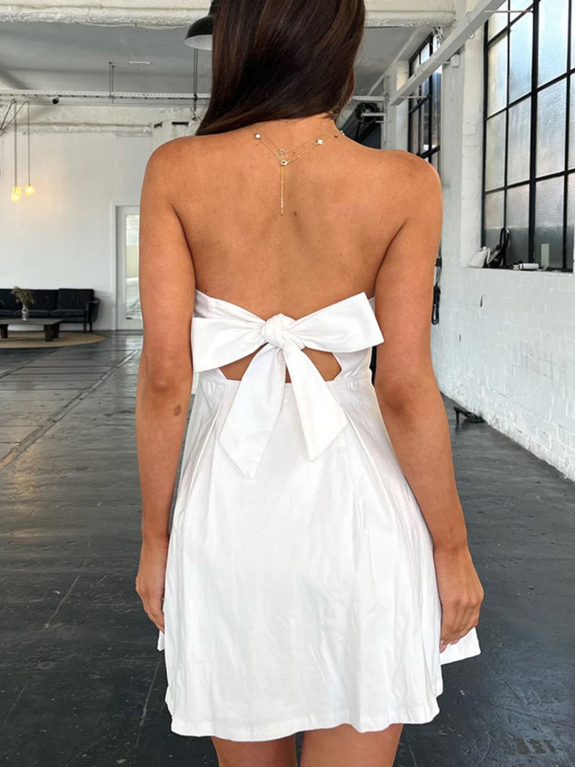 Devine Mini-Tube-Kleid mit Schleife hinten