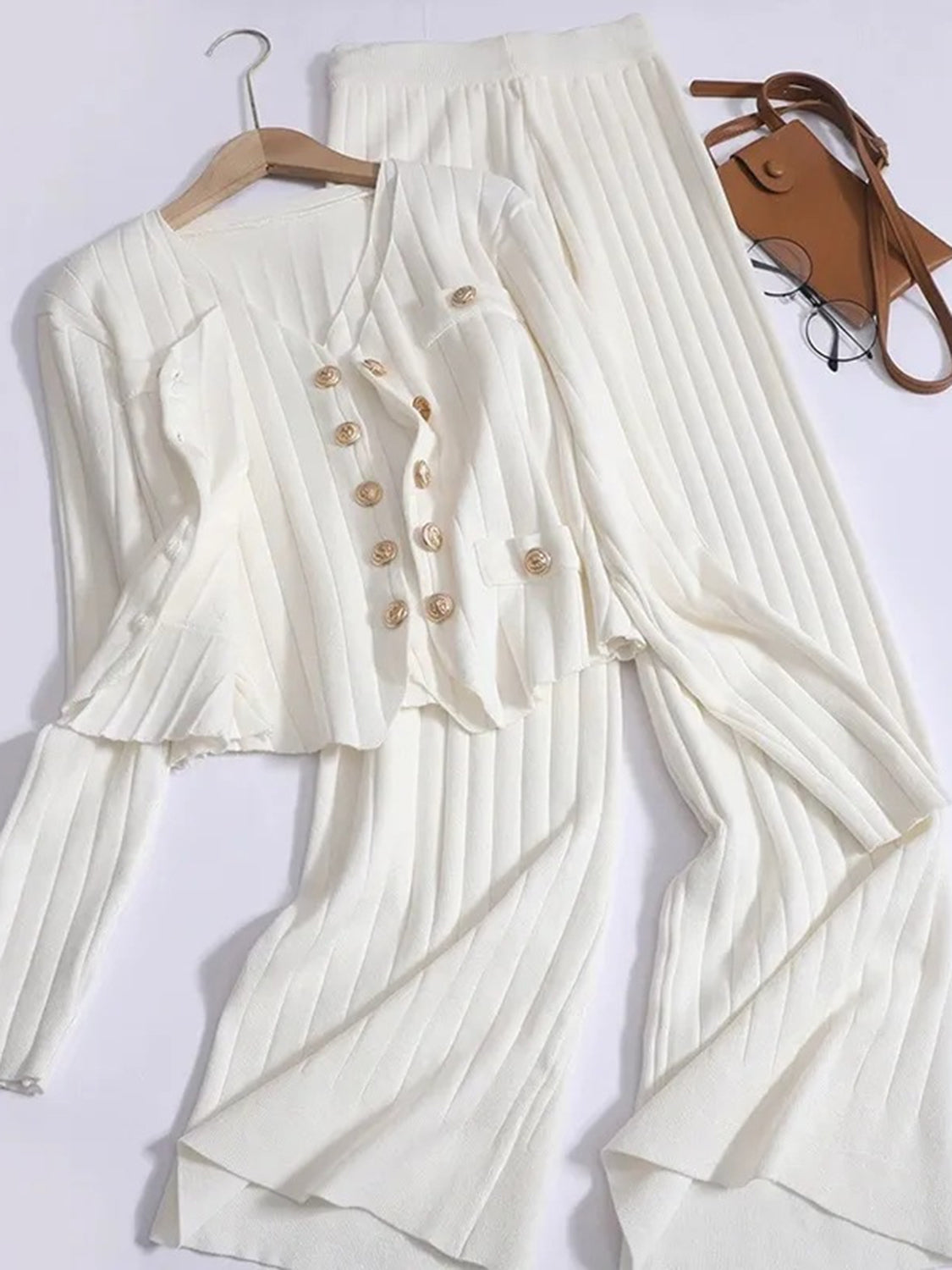 Dreiteiliges Pullover-Set aus Tanktop mit V-Ausschnitt, Strickjacke und Hose