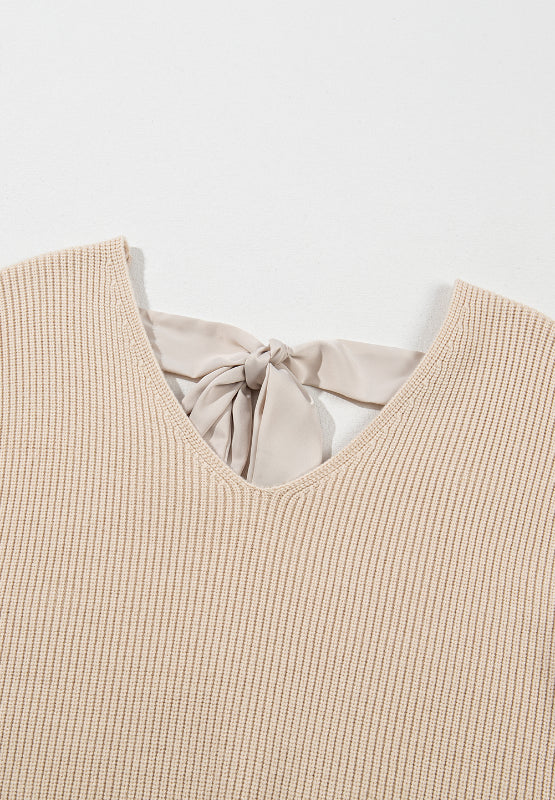 Langärmliger Pullover mit V-Ausschnitt und Bindeband hinten