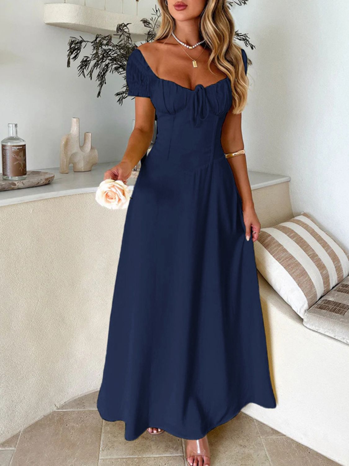 Devine Maxikleid mit Herzausschnitt und kurzen Ärmeln