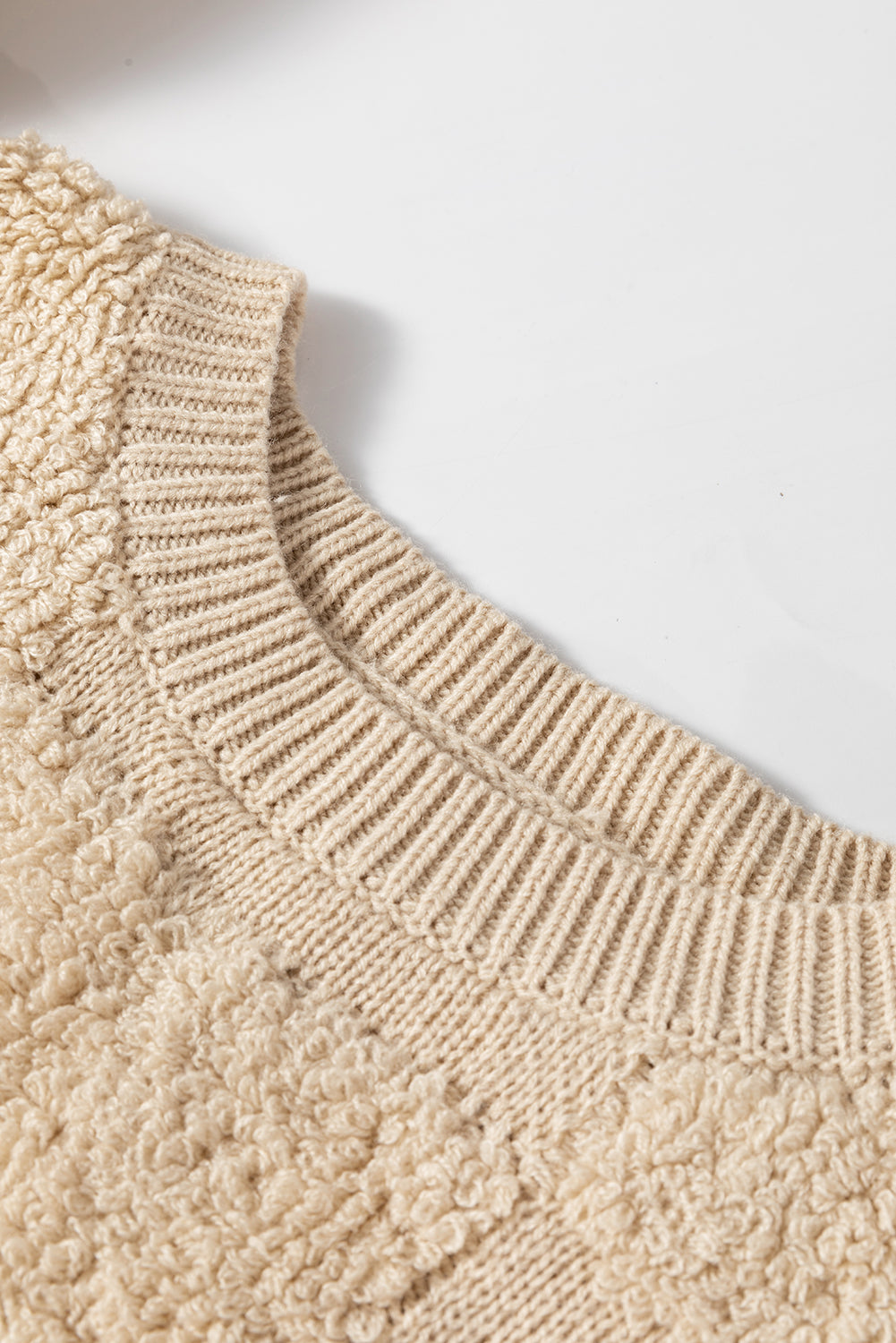 Karierter Pullover mit Rundhalsausschnitt und überschnittenen Schultern