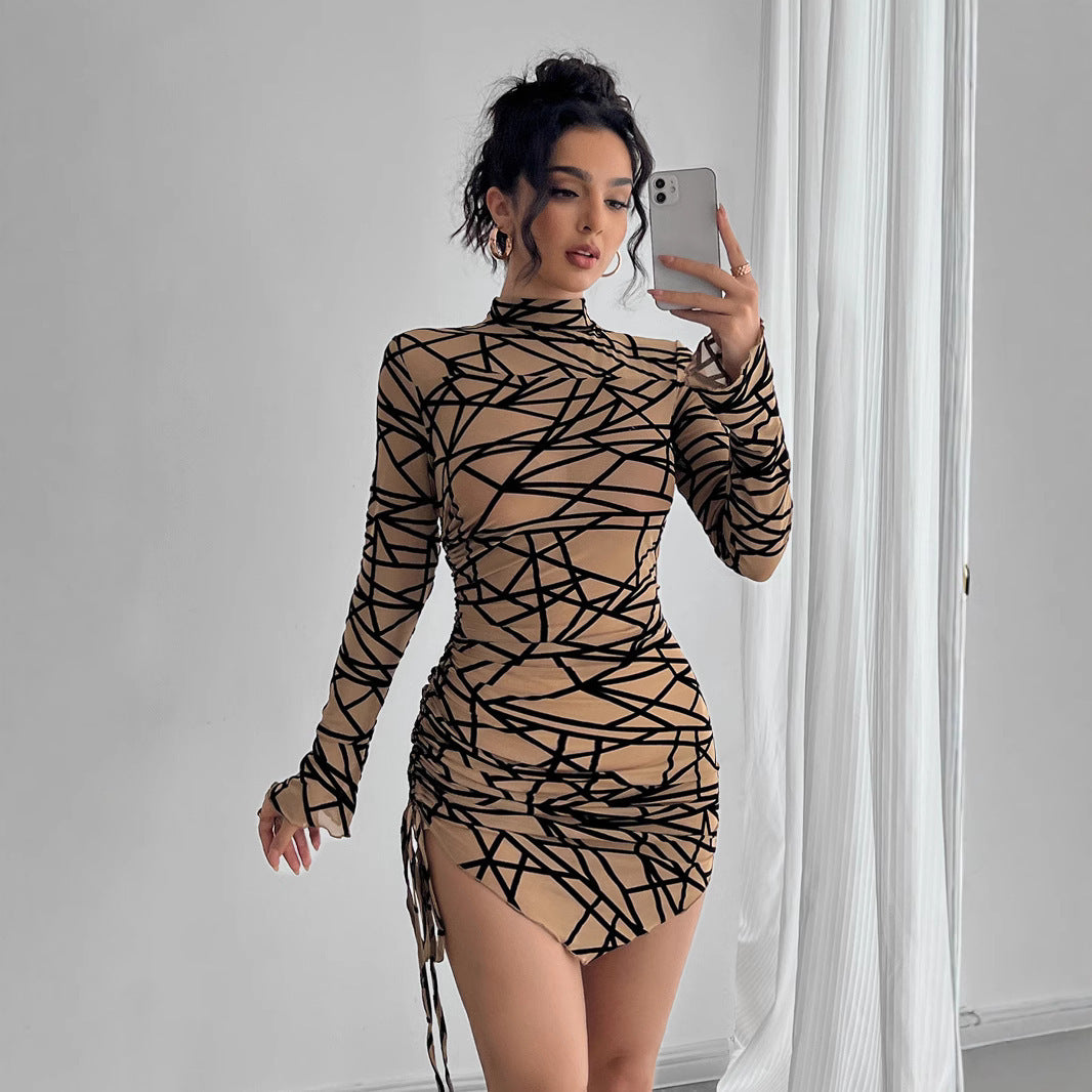 Stehkragen Langärmliges unregelmäßiges kurzes Kleid