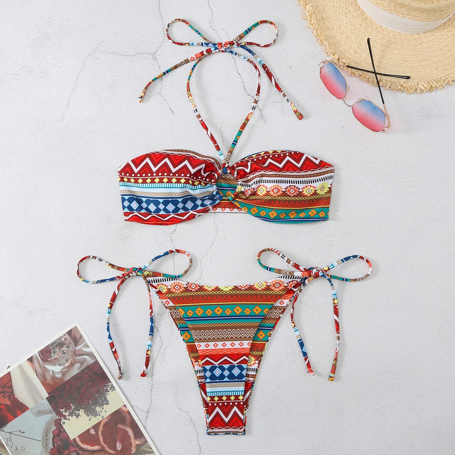 Neckholder-Bikini mit Schlitz