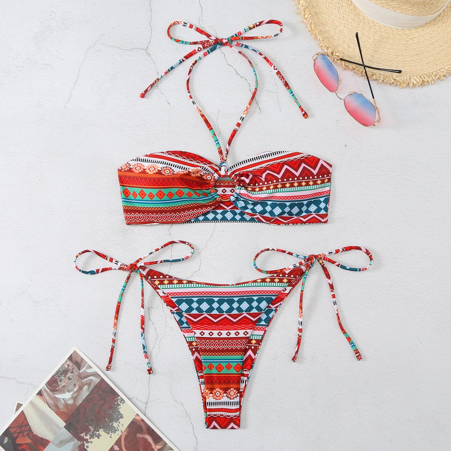 Neckholder-Bikini mit Schlitz