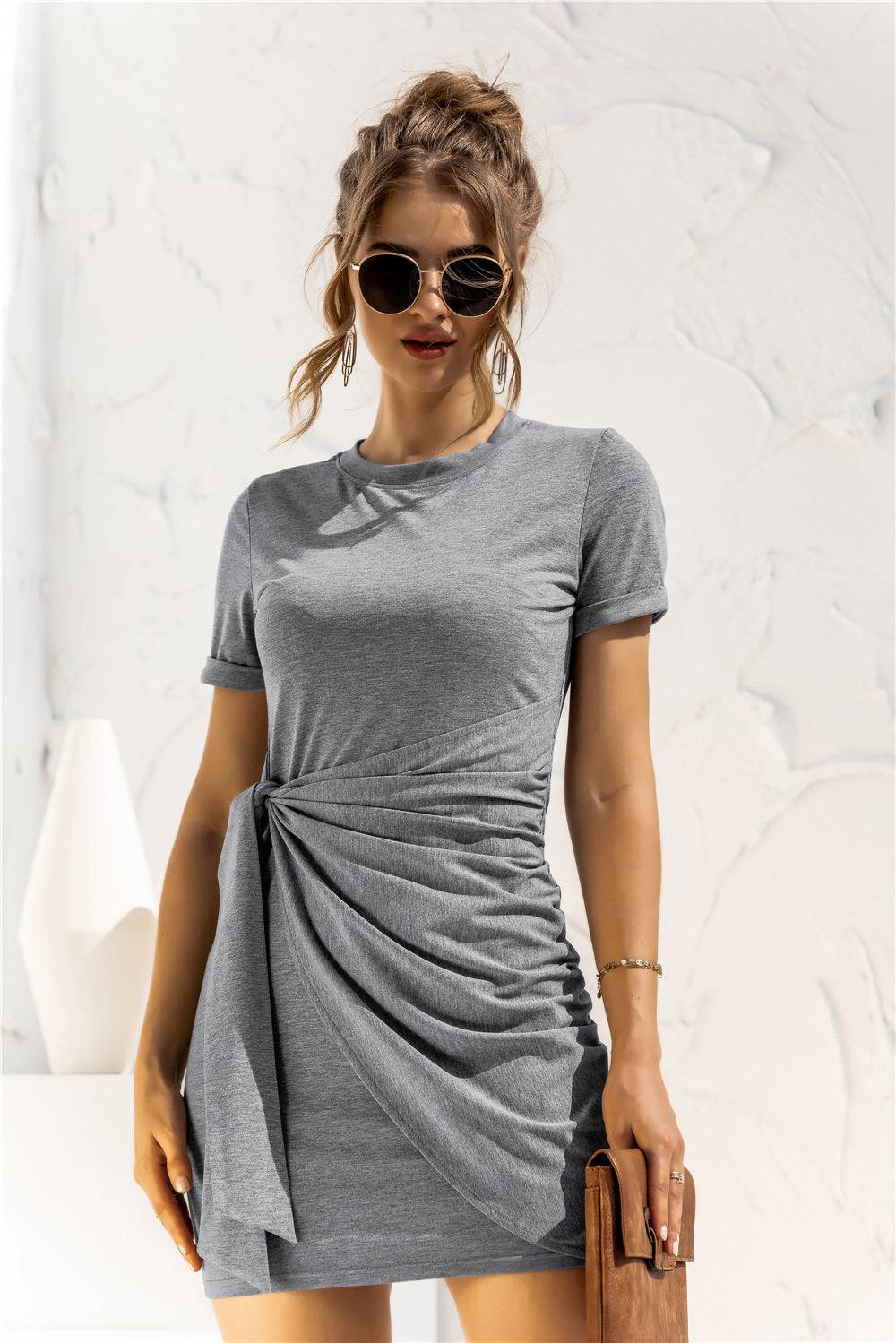 Kleid mit Rundhalsausschnitt, Ärmelbündchen und seitlicher Schnürung