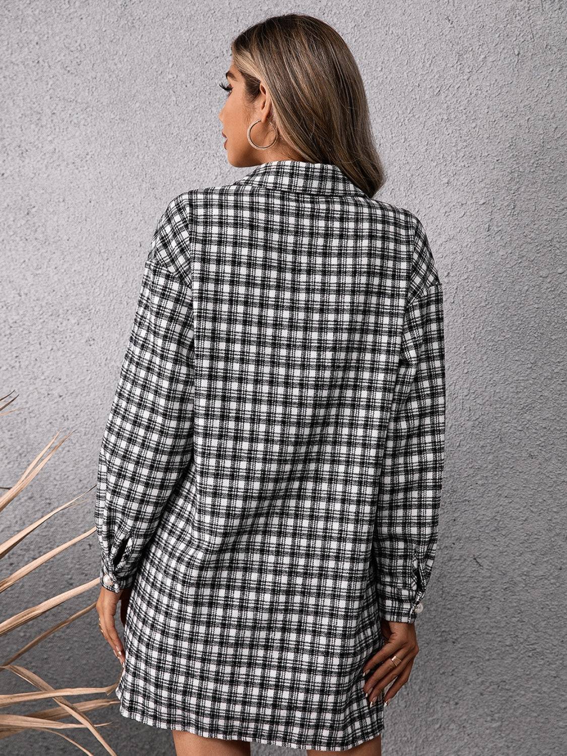 Kariertes Minikleid mit langen Ärmeln und Taschen