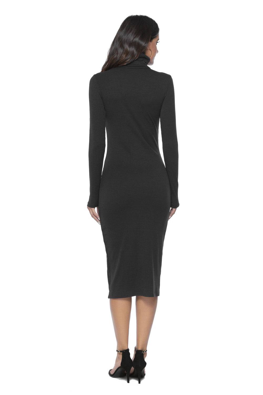 Geripptes Rollkragenkleid mit langen Ärmeln