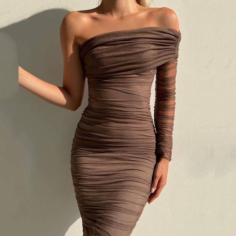Sexy rückenfreies Kleid mit diagonalem Ausschnitt