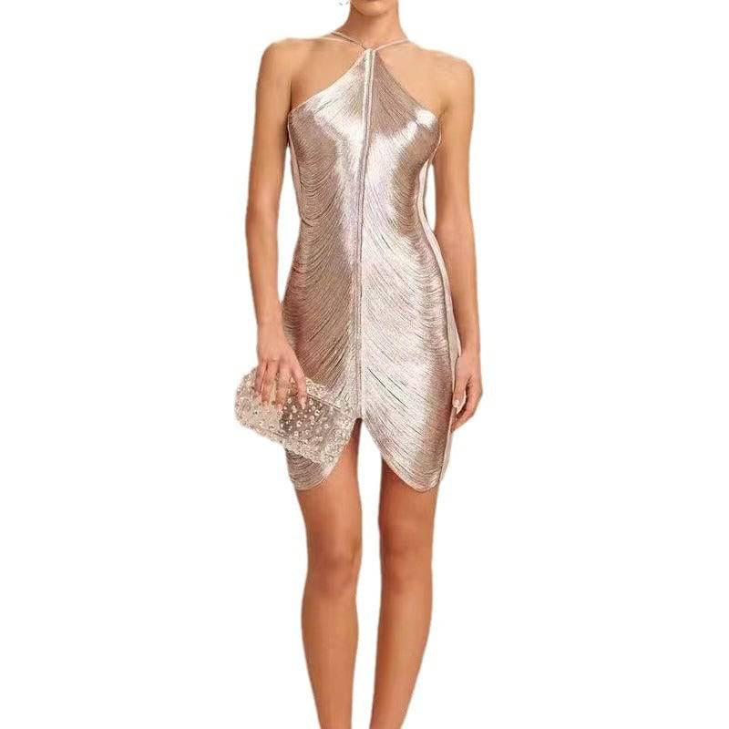 Rückenfreies Kleid mit Quasten und Neckholder