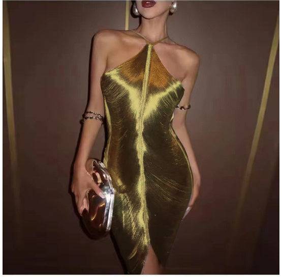 Rückenfreies Kleid mit Quasten und Neckholder