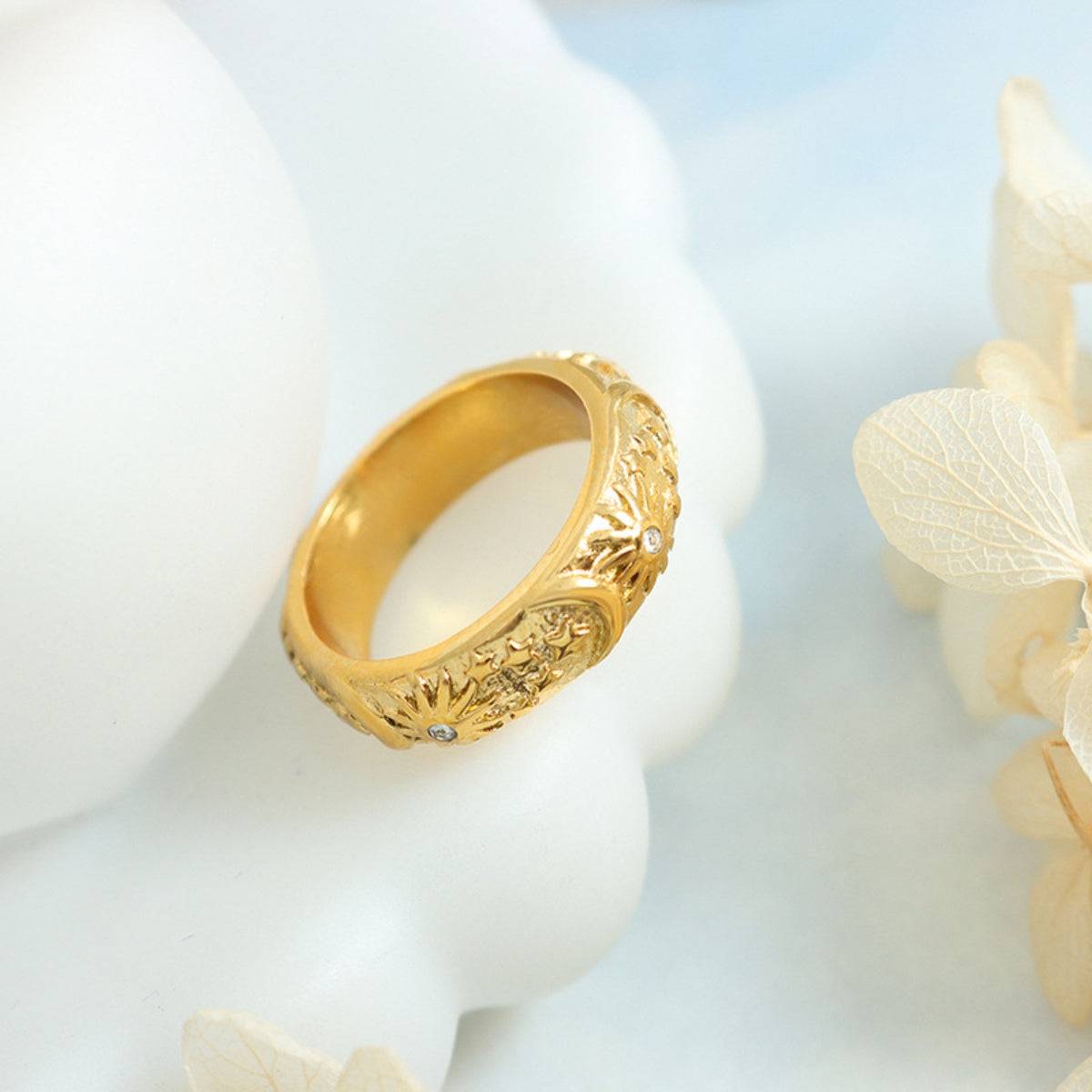 Titanium Steel Inlaid Zircon Embossed Ring - Siennasass