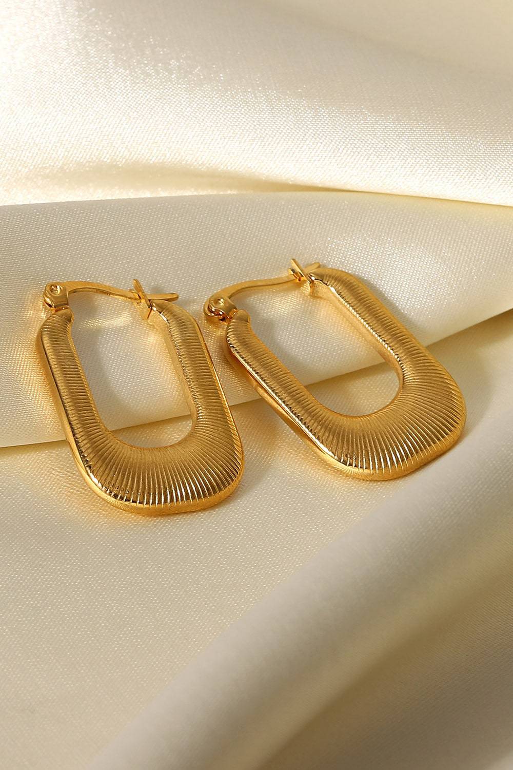 Good Luck Charm Screw-Thread U-Shaped Earrings - Siennasass