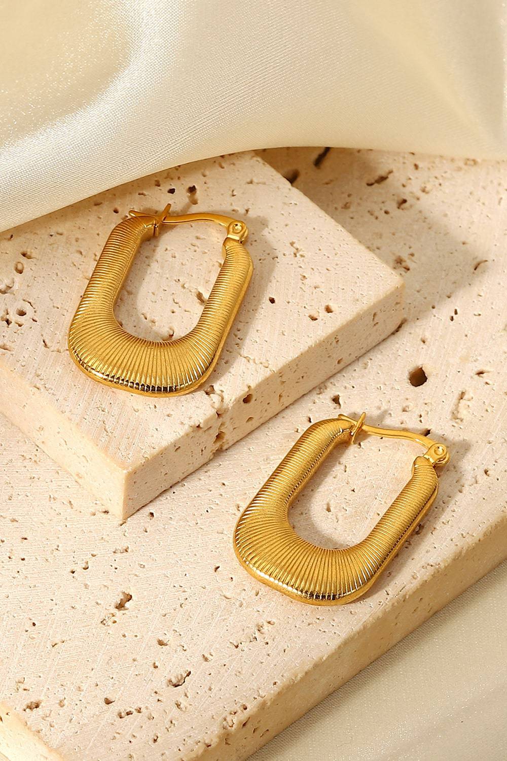 Good Luck Charm Screw-Thread U-Shaped Earrings - Siennasass
