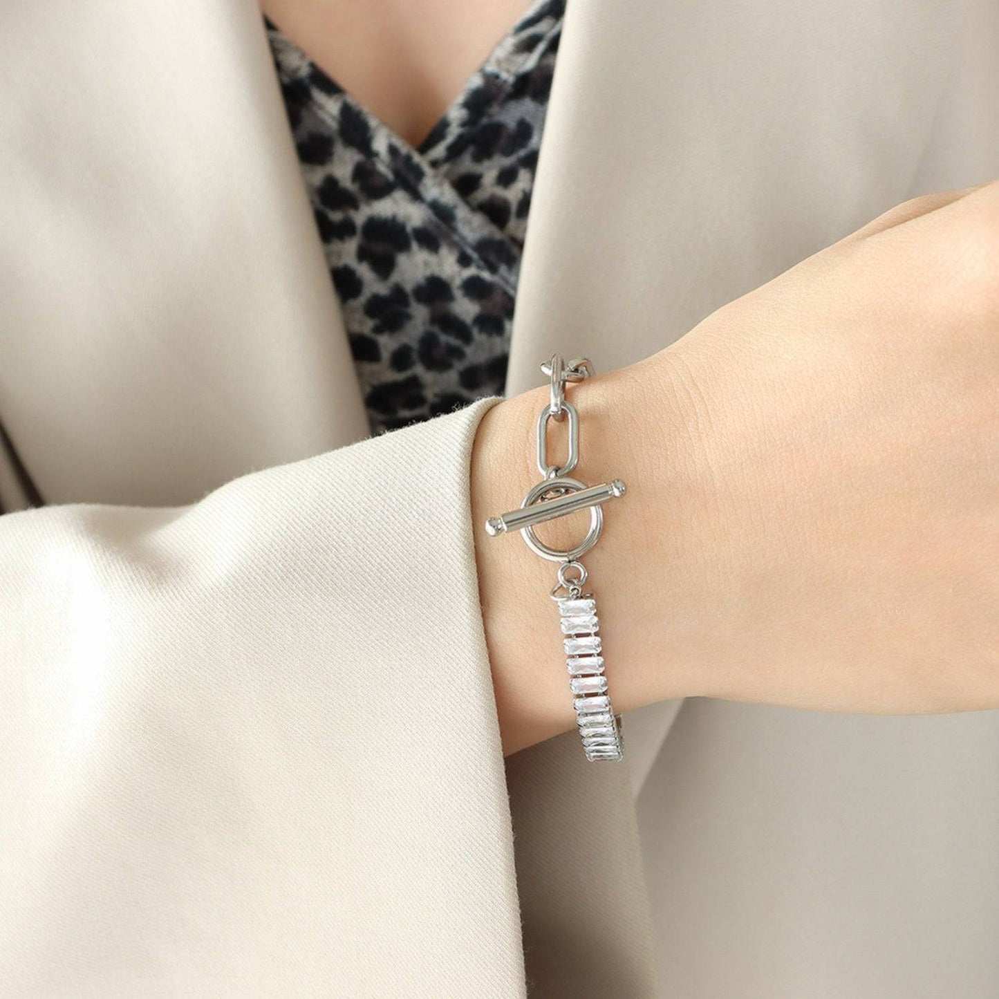 Zircon Titanium Steel Closure Bracelet - Siennasass