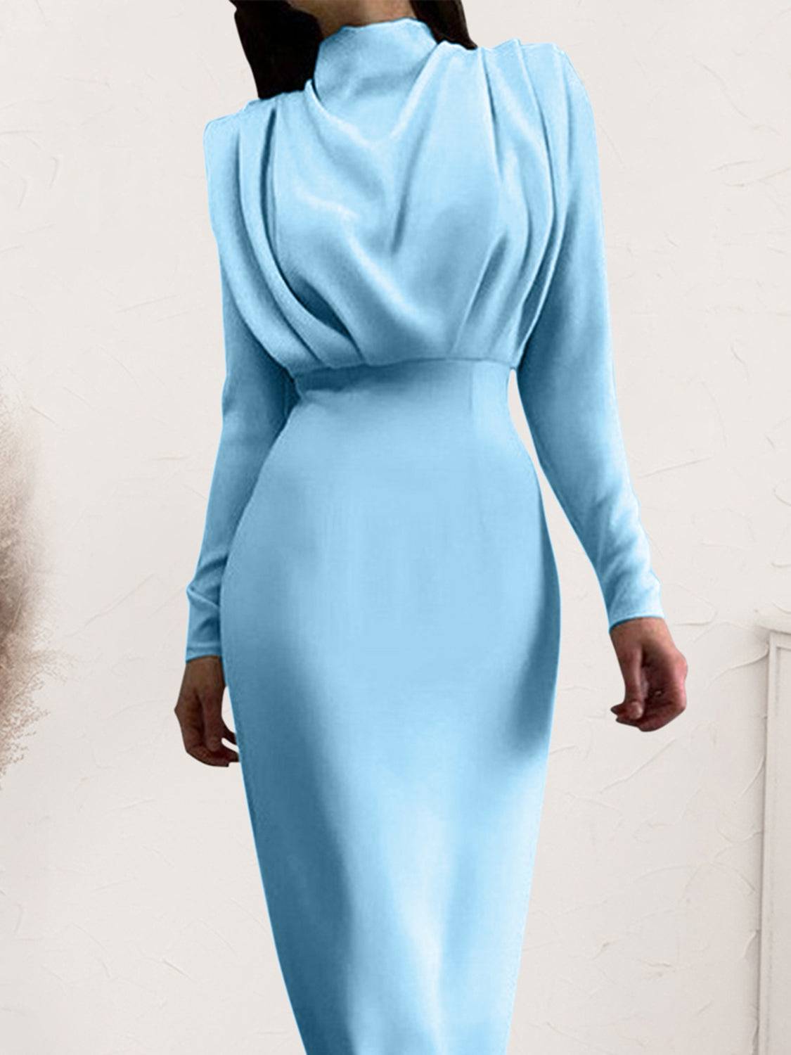 Gerüschtes Rollkragen-Langarmkleid