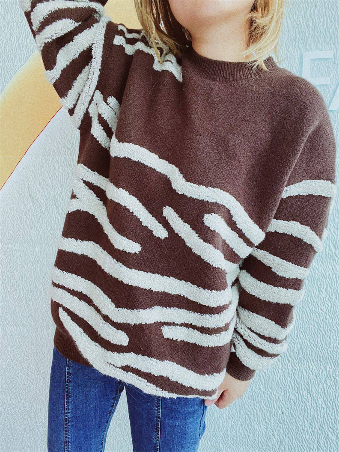 Pullover mit Rundhalsausschnitt und langen Ärmeln in Kontrastfarbe