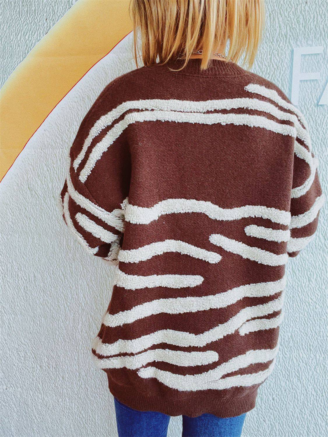 Pullover mit Rundhalsausschnitt und langen Ärmeln in Kontrastfarbe
