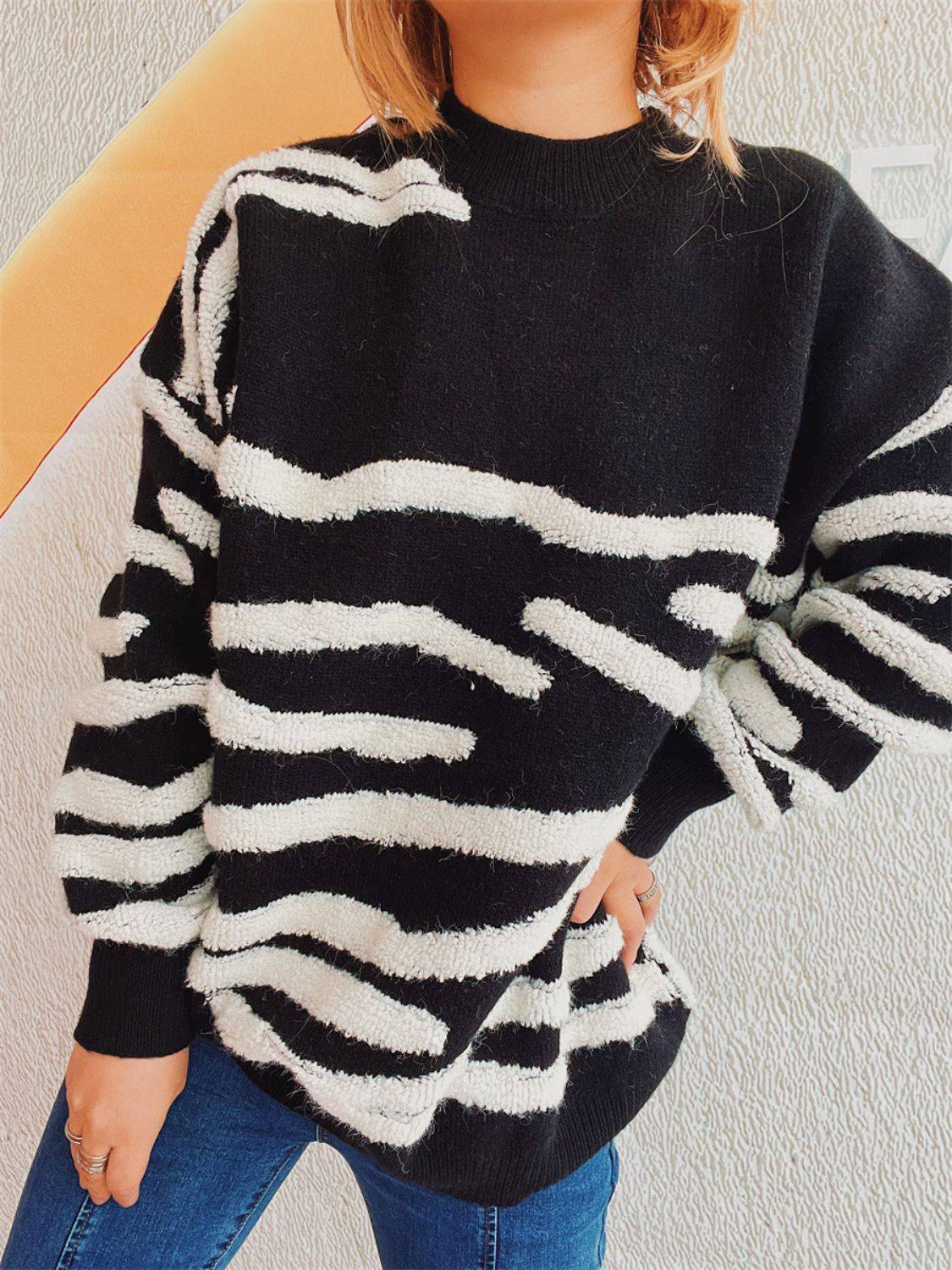 Pullover mit Rundhalsausschnitt und langen Ärmeln in Kontrastfarbe