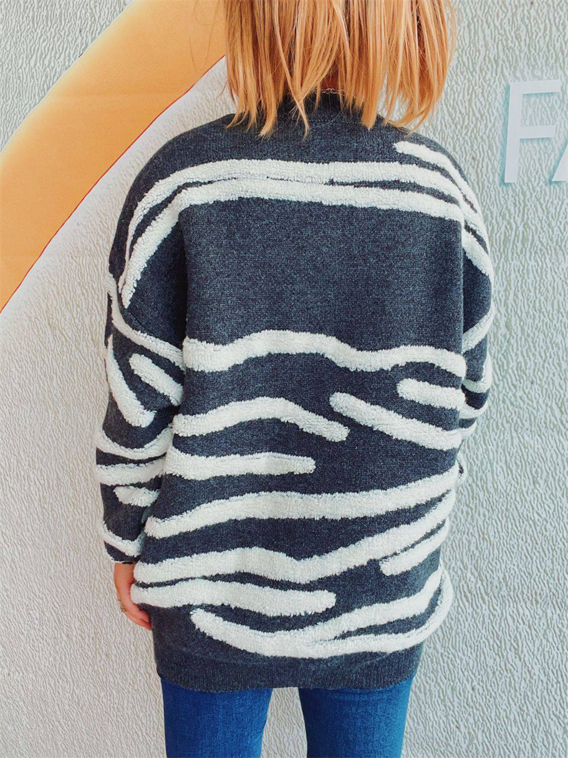 Pullover mit Rundhalsausschnitt und langen Ärmeln in Kontrastfarbe