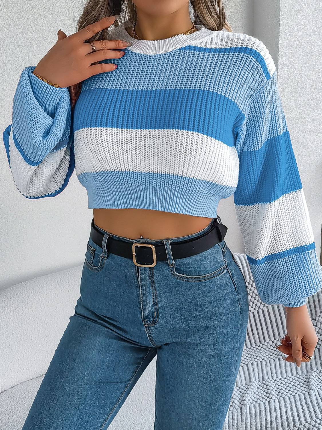 Kurzer Pullover mit Rundhalsausschnitt und Farbblock