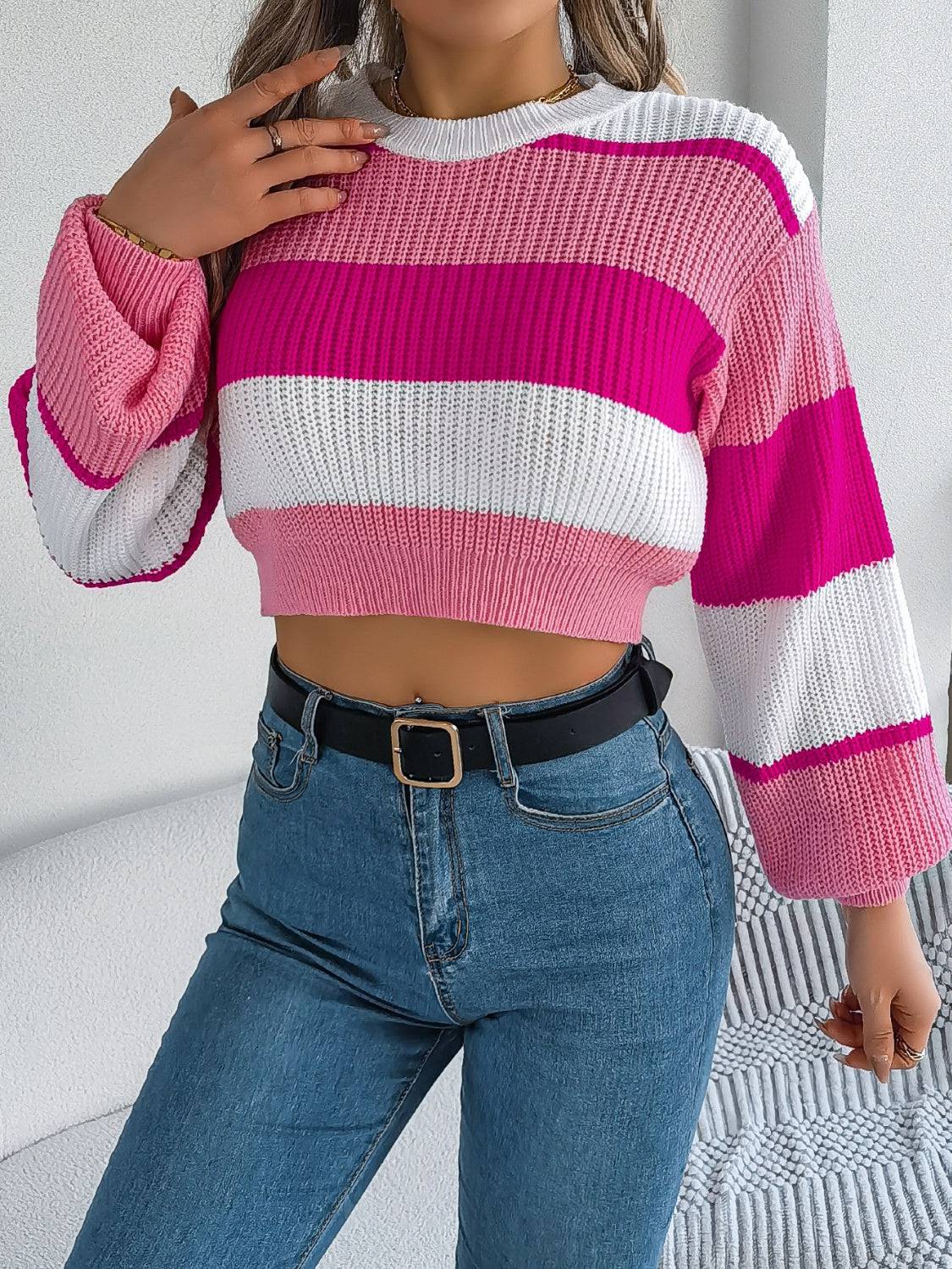 Kurzer Pullover mit Rundhalsausschnitt und Farbblock