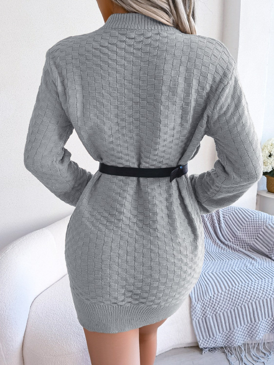 Mini-Strickkleid mit Rundhalsausschnitt und langen Ärmeln