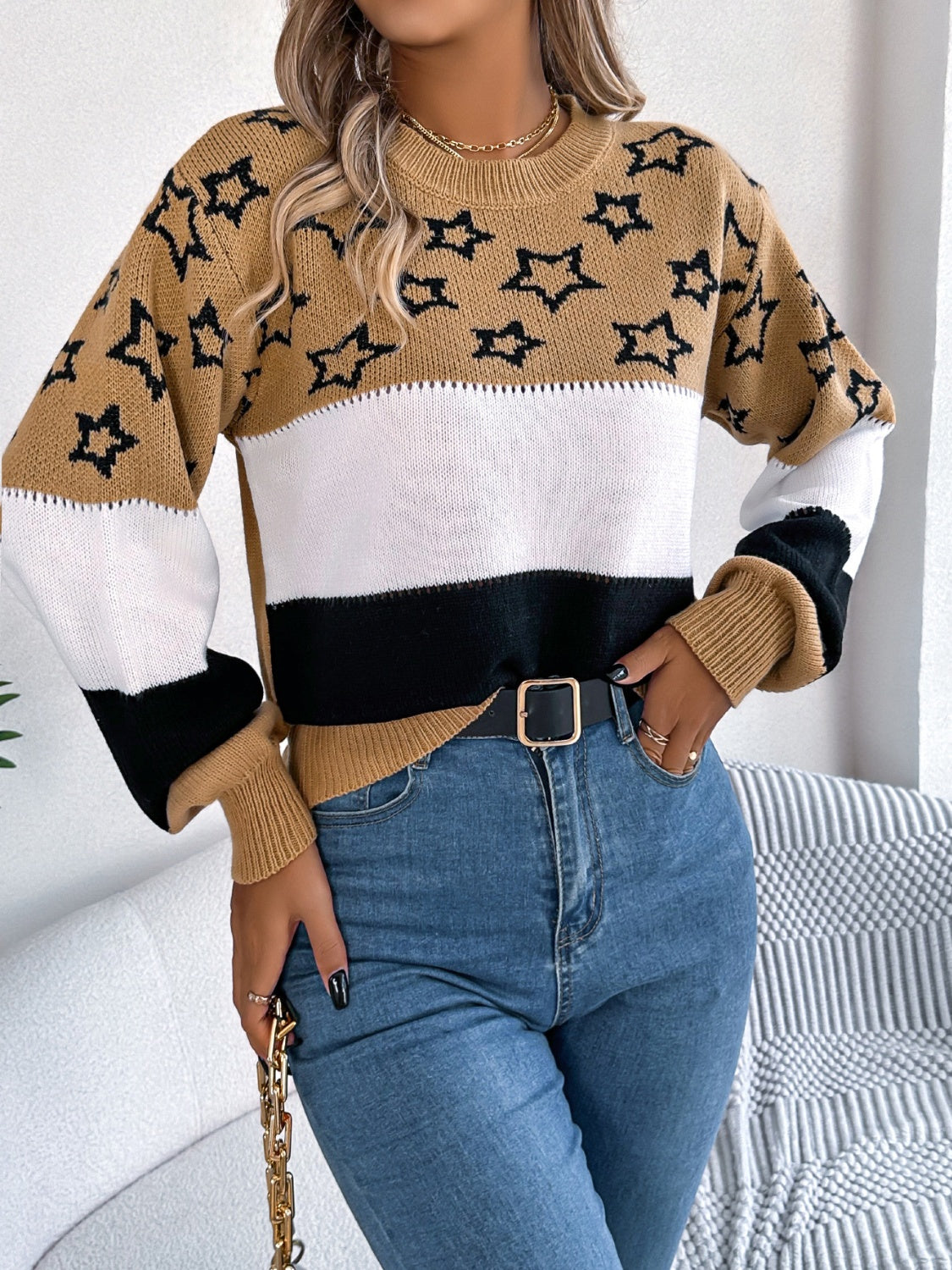 Star Contrast Round Neck Sweater - Siennasass