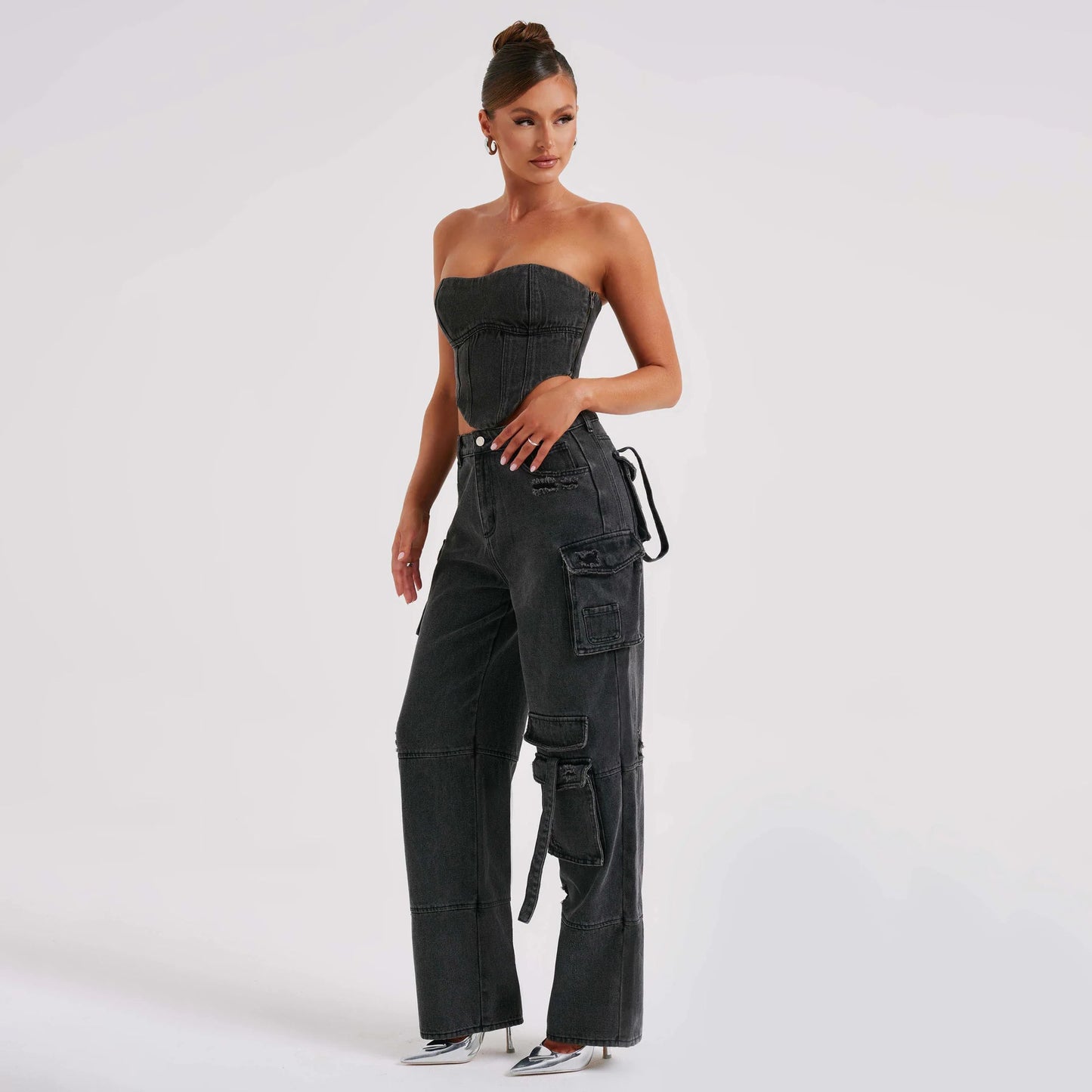Jeanshose mit niedrigem Bund und Taschennähten
