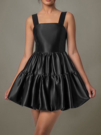 Minikleid mit gerüschtem, quadratischem Ausschnitt und breiten Trägern
