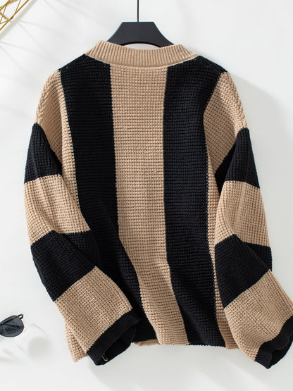 Gestreifte Strickjacke mit Waffelstrick und V-Ausschnitt sowie langen Ärmeln