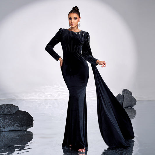 Samt-Abendkleid mit Rundhalsausschnitt und langen Ärmeln und Strass