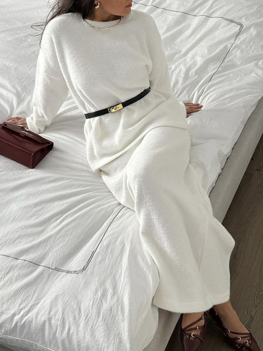 Set aus Oberteil mit Rundhalsausschnitt, tief angesetzten Schultern und Pullover im Midirock-Stil