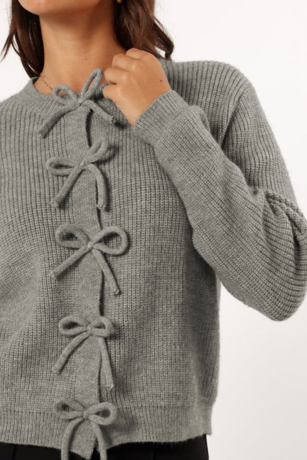 Strickjacke mit Rundhalsausschnitt und langen Ärmeln und Schleife