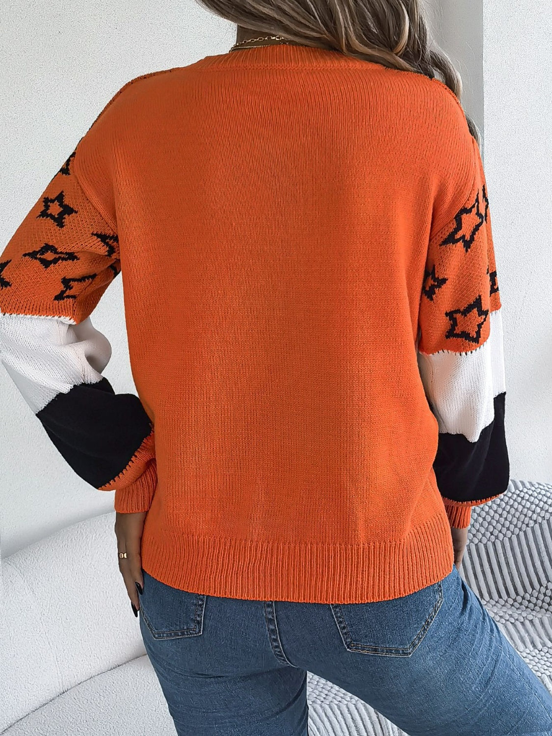 Star Contrast Round Neck Sweater - Siennasass