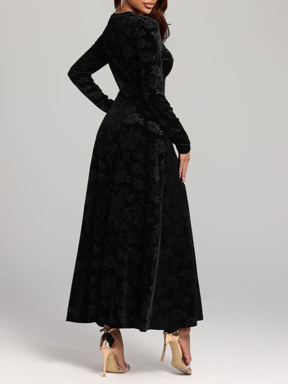 Langärmliges Kleid mit V-Ausschnitt und Rosendruck