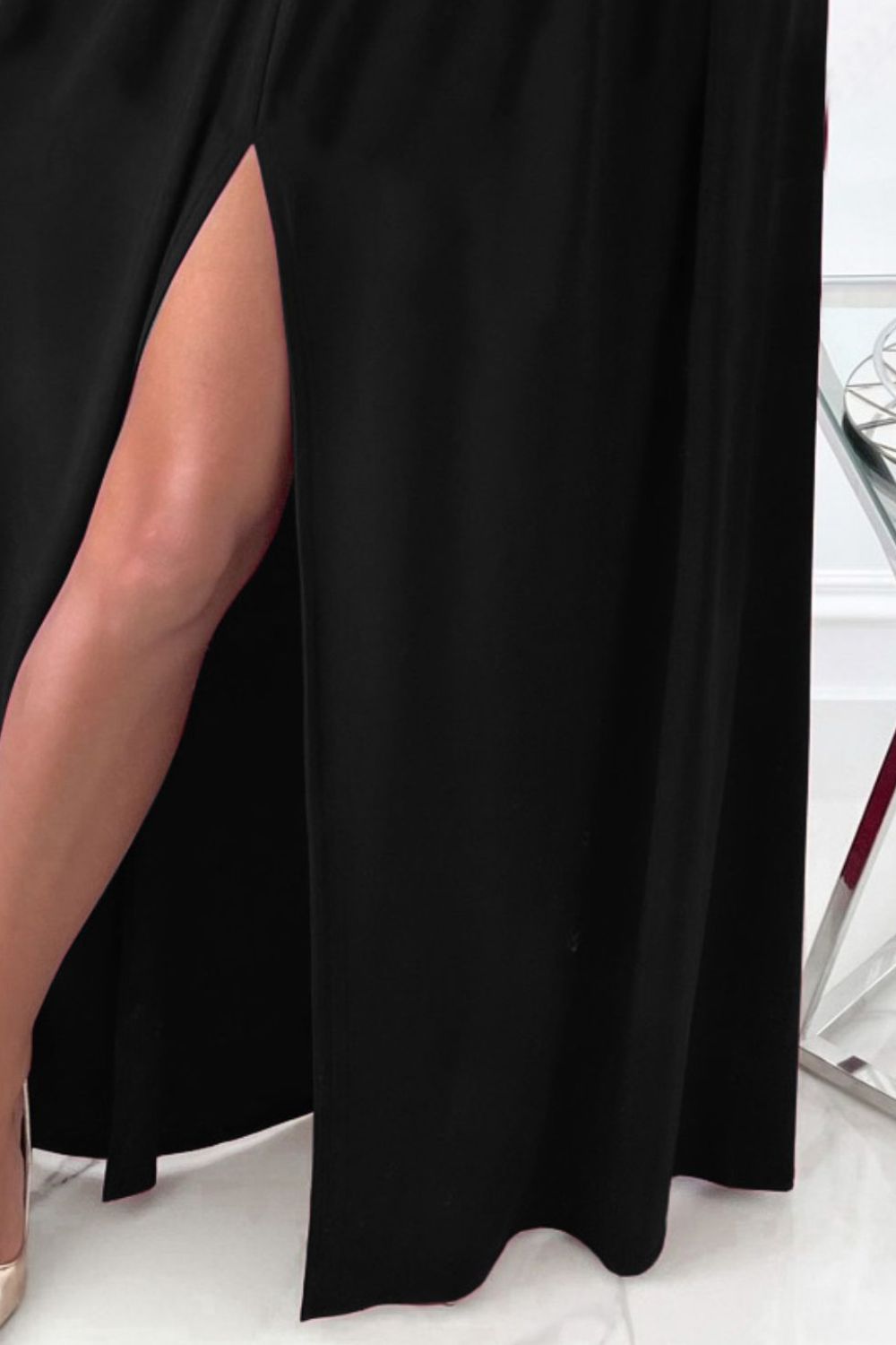 Langärmliges Maxikleid mit Schlitz und Überwurf