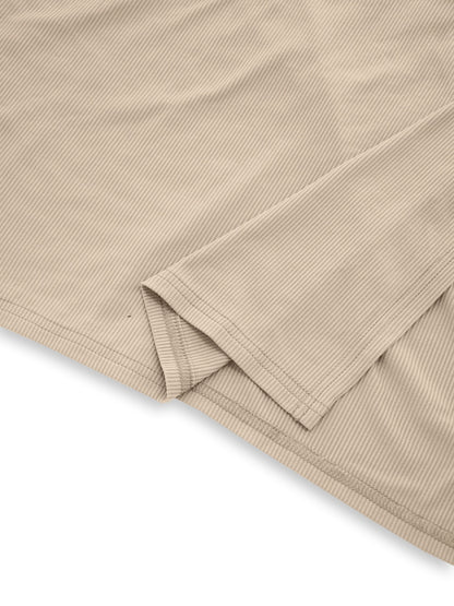 Kleid mit Schlitz und einer Schulter und langen Ärmeln