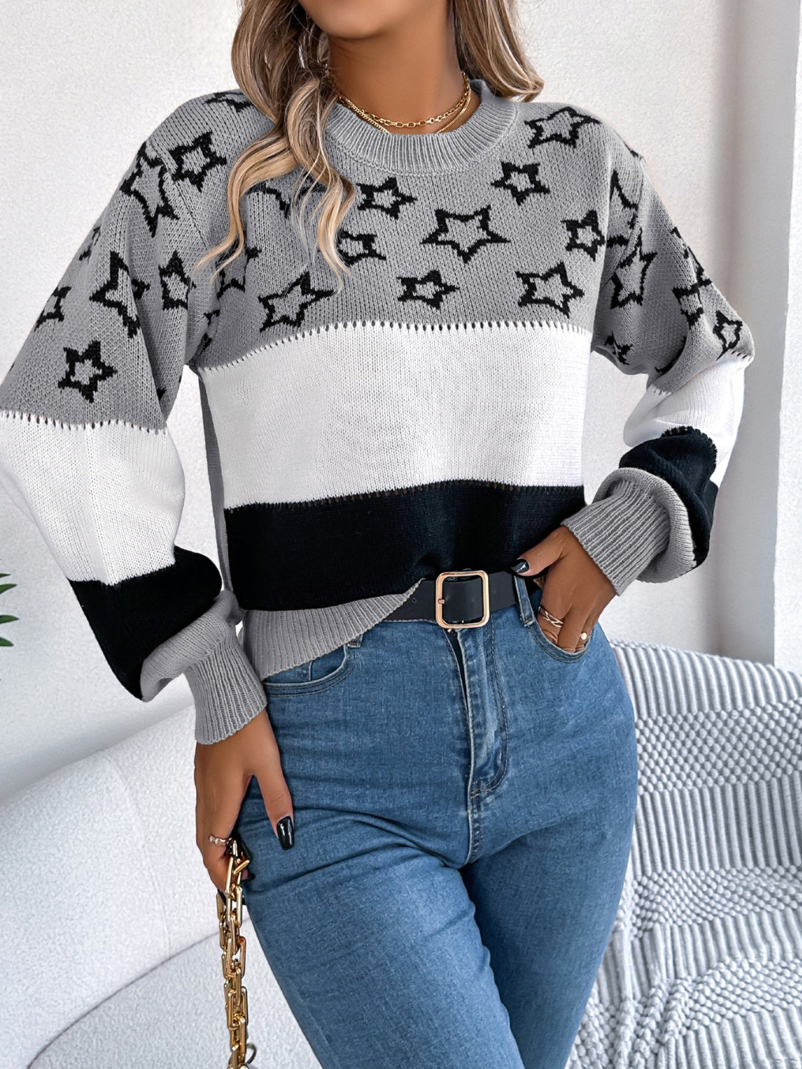 Star Contrast Round Neck Sweater - Siennasass