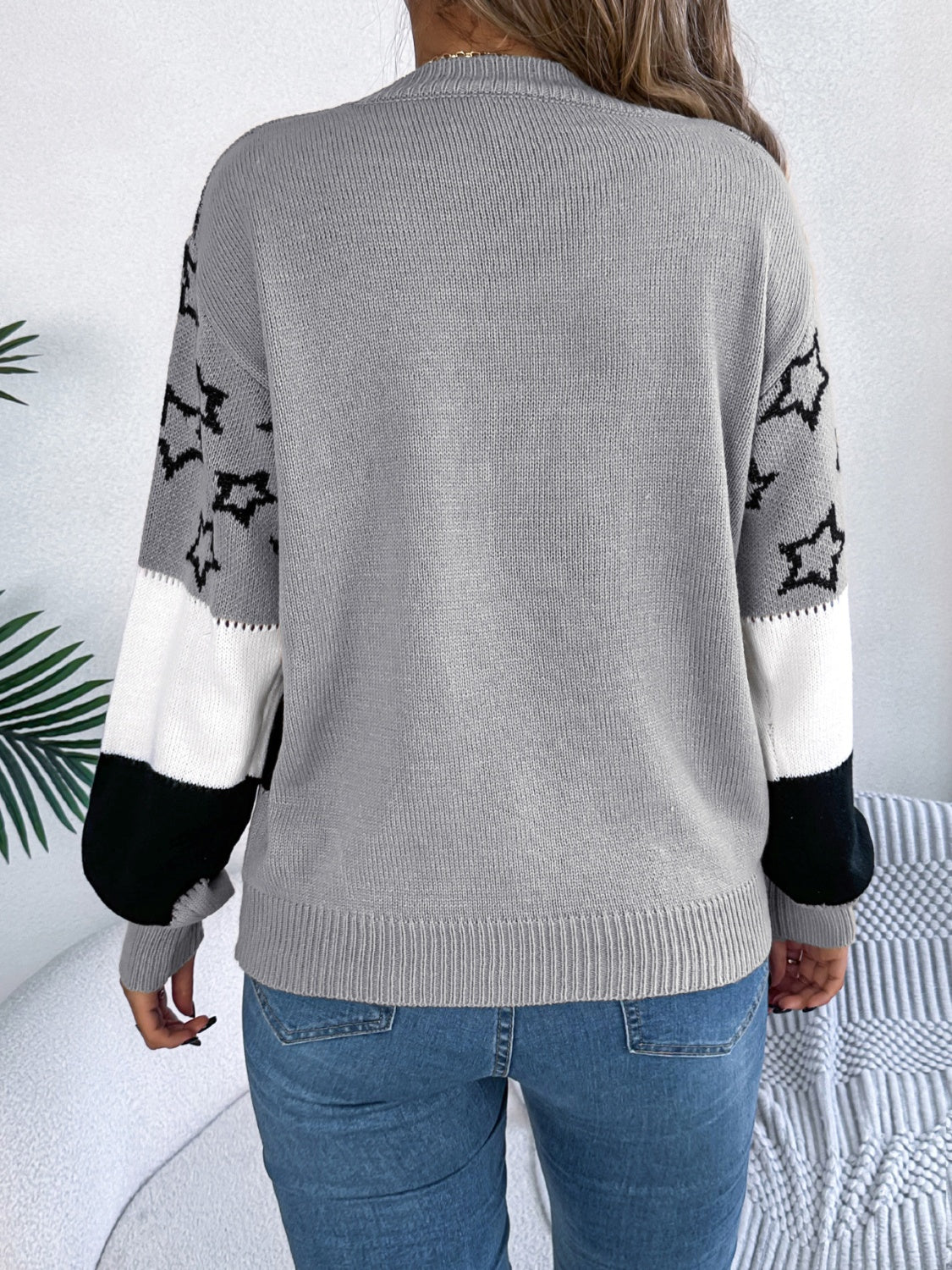 Star Contrast Round Neck Sweater - Siennasass