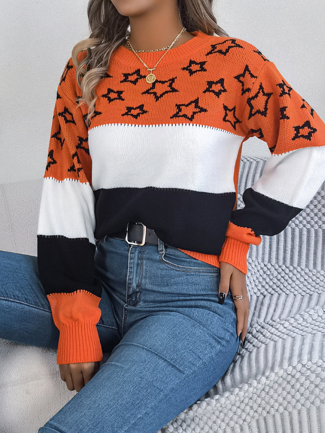 Star Contrast Round Neck Sweater - Siennasass