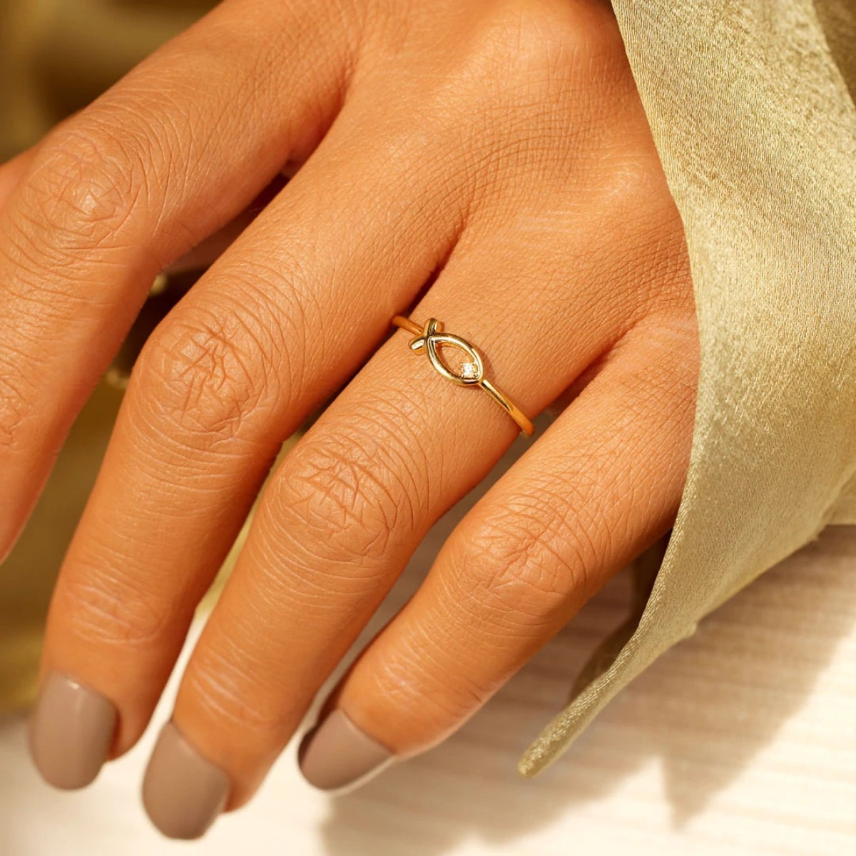 925 Sterling Silver Inlaid Zircon Fish Ring - Siennasass