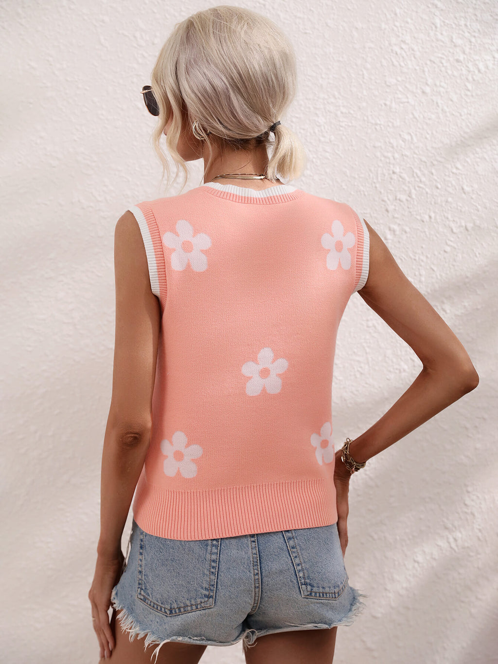 Floral Contrast Ribbed Trim Sweater Vest - Siennasass