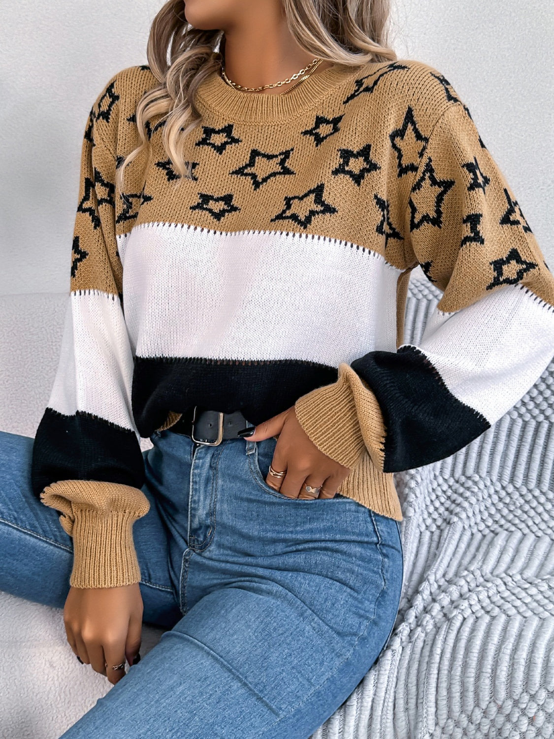 Star Contrast Round Neck Sweater - Siennasass