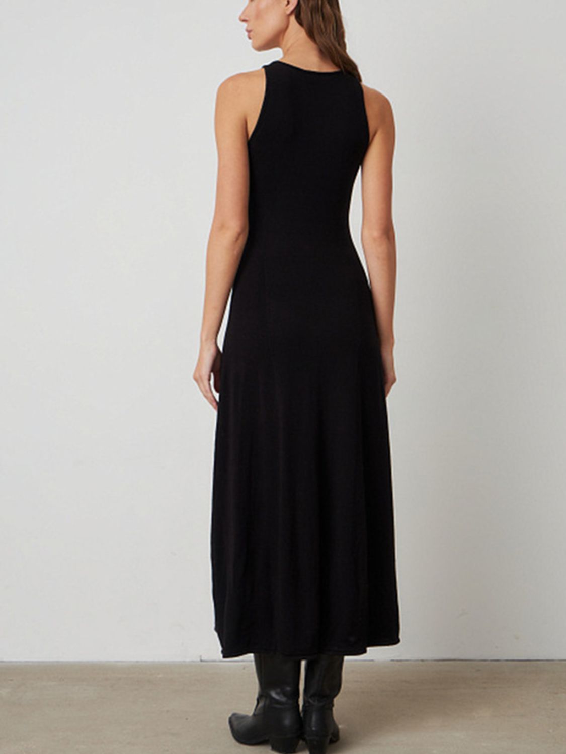 Ärmelloses Kleid mit seitlichem Schlitz und Rundhalsausschnitt
